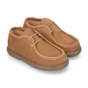 New Suede leather WALLABEE style shoes with shoelaces closure.