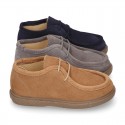 New Suede leather WALLABEE style shoes with shoelaces closure.