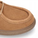 Zapato niño tipo WALLABEE con cordones en piel serraje.