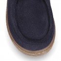 Zapato niño tipo WALLABEE con cordones en piel serraje.