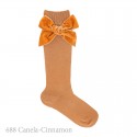 CHILDREN´S COTTON KNEE-HIGH SOCKS WITH VELVET SIDE BOW BY CONDOR.