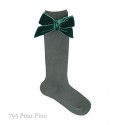 CHILDREN´S COTTON KNEE-HIGH SOCKS WITH VELVET SIDE BOW BY CONDOR.