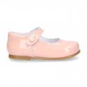 Patent leather little Mary Janes with button fastening.