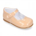 Patent leather little Mary Janes with button fastening.