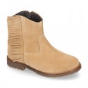 Ankle boot shoes in suede leather with fringed detail.