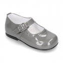 Classic little Mary Janes with chopped design in patent leather.