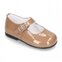 Classic little Mary Janes with chopped design in patent leather.