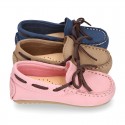 Nobuck leather Moccasin shoes with contraste bows for little kids.