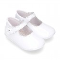 Patent leather Mary Janes for babies with button.