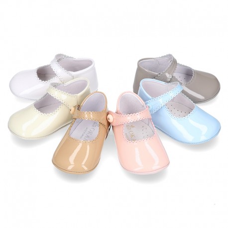 Patent leather Mary Janes for babies with button.