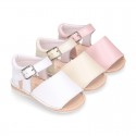 Pearl effect leather Menorquina sandals for babies.
