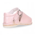 Pearl effect leather Menorquina sandals for babies.