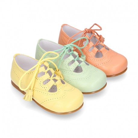 Zapato niño INGLES con cordones y borlas piel en colores de MODA. M266 | OkaaSpain