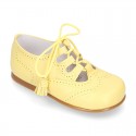 Nappa leather ENGLISH style shoes with laces with tassels in FASHION colors.