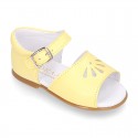 Nappa leather little Girl Sandal shoes with buckle fastening in seasonal colors.