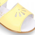 Nappa leather little Girl Sandal shoes with buckle fastening in seasonal colors.