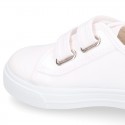 Cotton canvas kids tennis shoes to dress laceless with flag design.