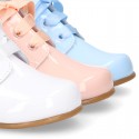 Classic patent leather ankle boots to dress with ties closure in PASTEL COLORS.