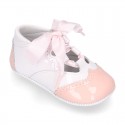 English style shoes in combined patent leather for babies.