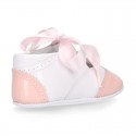 English style shoes in combined patent leather for babies.