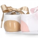 English style shoes in combined patent leather for babies.