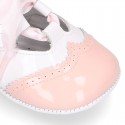 English style shoes in combined patent leather for babies.