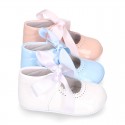 Little Baby Mary Jane shoes angel style with ties in patent leather.