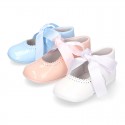 Little Baby Mary Jane shoes angel style with ties in patent leather.