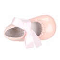 Little Baby Mary Jane shoes angel style with ties in patent leather.