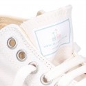 Zapatilla niños CASUAL OKAA con puntera y cordones en color blanco.