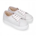 METAL canvas Girl´s Sneaker shoes with laces closure.