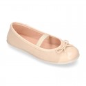 Girl´s MICROFIBER combined with PATENT finish ballet flats with ribbon and elastic band.