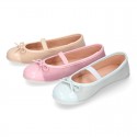 Girl´s MICROFIBER combined with PATENT finish ballet flats with ribbon and elastic band.