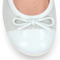 Girl´s MICROFIBER combined with PATENT finish ballet flats with ribbon and elastic band.