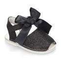 BLACK Shiny soft leather Menorquina sandals for baby girls and BOW.