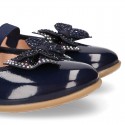 Girl´s PATENT finish ballet flats with STRASS BOW and elastic band.
