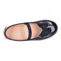 Girl´s PATENT finish ballet flats with STRASS BOW and elastic band.