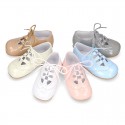 Classic little english style shoes in patent leather and soft colors.