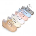 Classic little english style shoes in patent leather and soft colors.