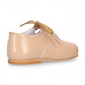 Classic little english style shoes in patent leather and soft colors.