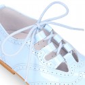 Classic little english style shoes in patent leather and soft colors.