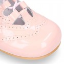 Classic little english style shoes in patent leather and soft colors.