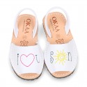 Embroidery leather Kids Menorquina sandals with rear strap.