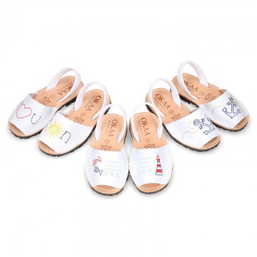 Embroidery leather Kids Menorquina sandals with rear strap.