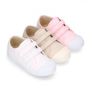 METAL Canvas Girl Sneaker with toe cap and laceless.