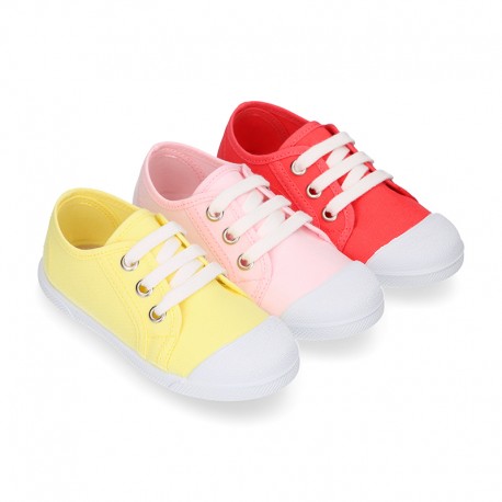 COTTON canvas Kids sneaker shoes with laces closure and toe cap.