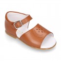 Nappa leather little Girl Sandal shoes with buckle fastening in TAN color.