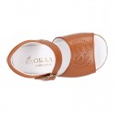 Nappa leather little Girl Sandal shoes with buckle fastening in TAN color.