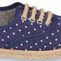 Alpargata niño tipo blucher con cordones en lona jeans con ESTRELLAS.