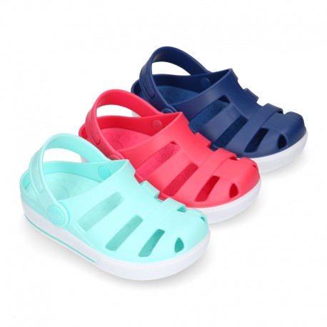 Kids jelly shoes with OLA CLOG design for beach and pool use.